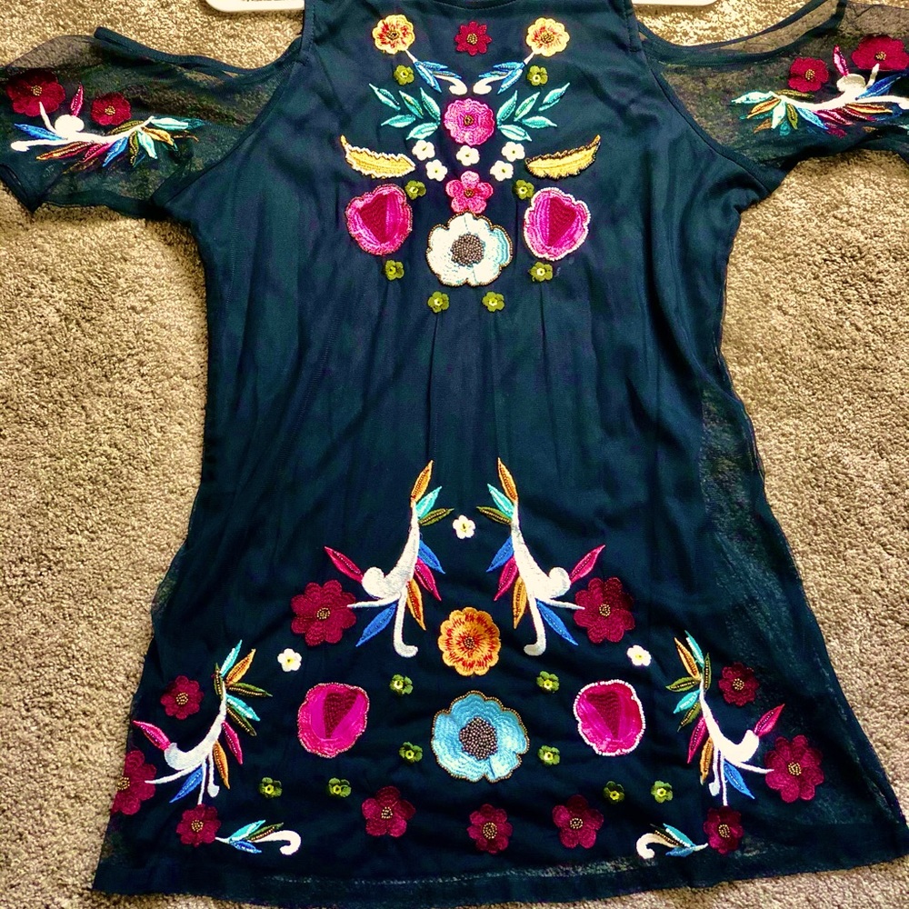 Embroidered tunic. Gorgeous detail. Sz S